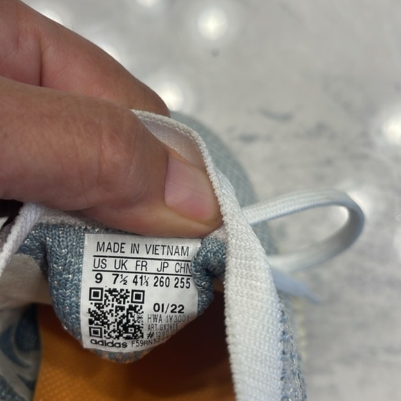 EUC Adidas running shoes - Picture 7 of 7